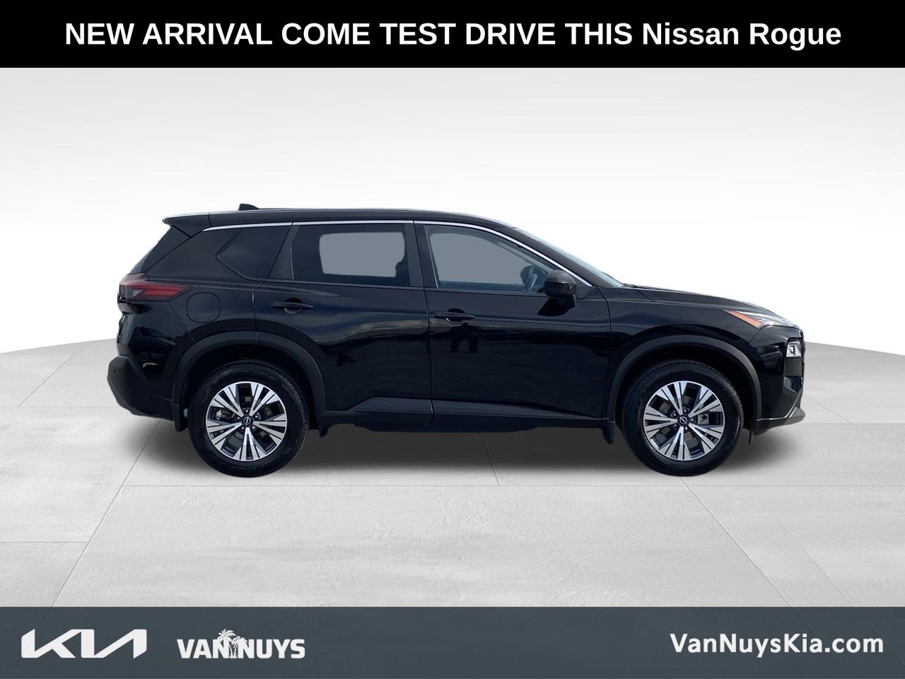 2023 Nissan Rogue SV photo 2