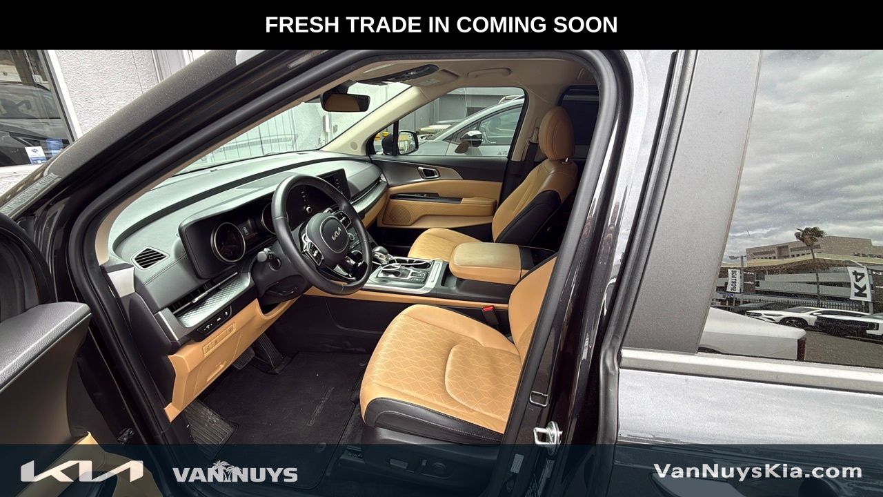 2024 Kia Carnival LX photo 3