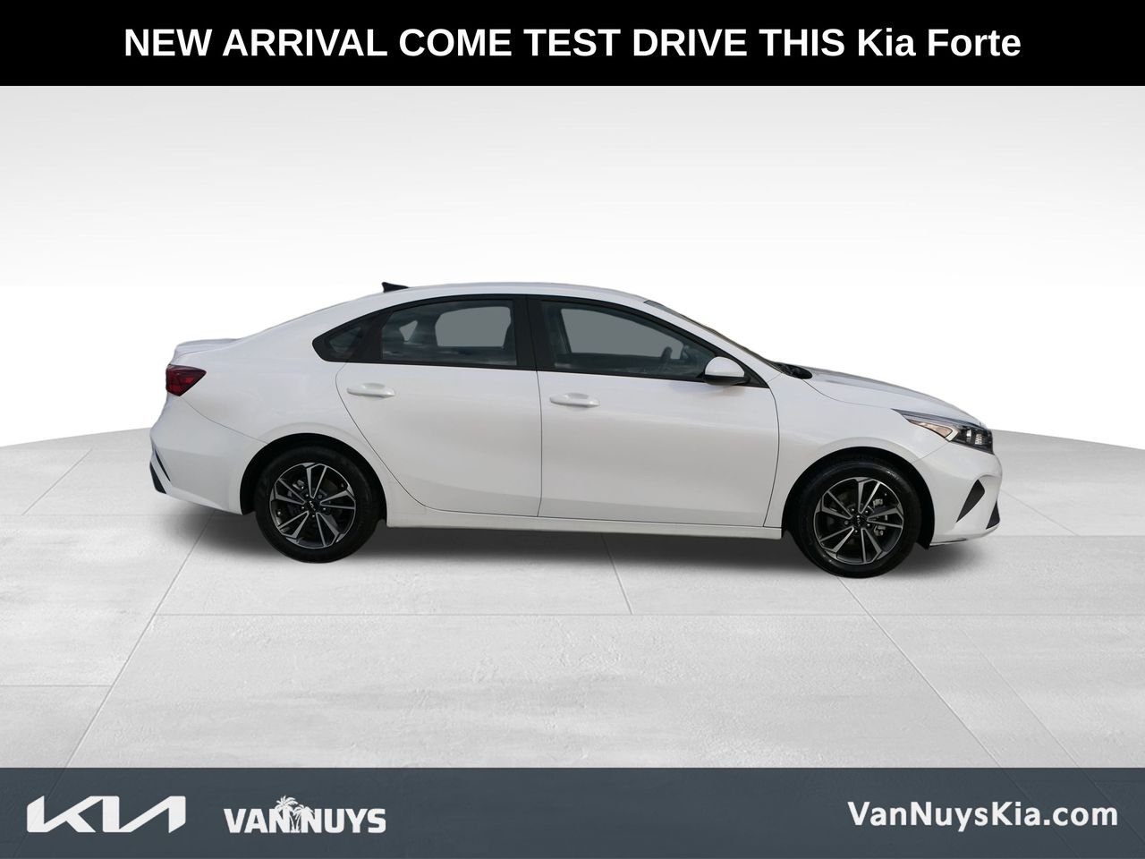 2023 Kia Forte LXS photo 2