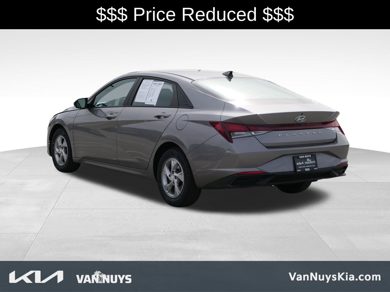 2023 Hyundai Elantra SE photo 5