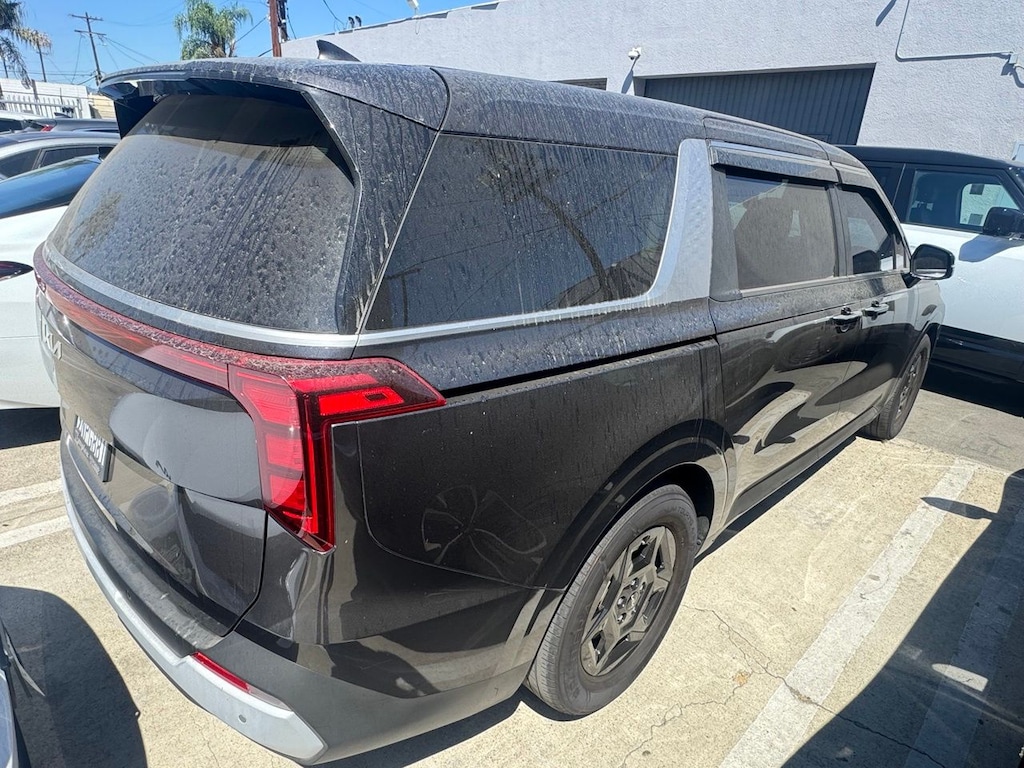 Used 2025 Kia Carnival LXS Minivan/Van