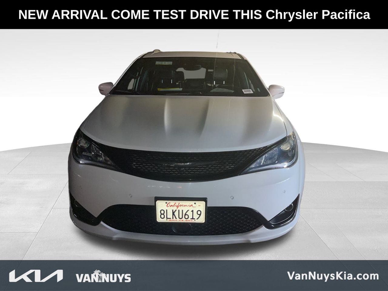 2019 Chrysler Pacifica Limited's photo