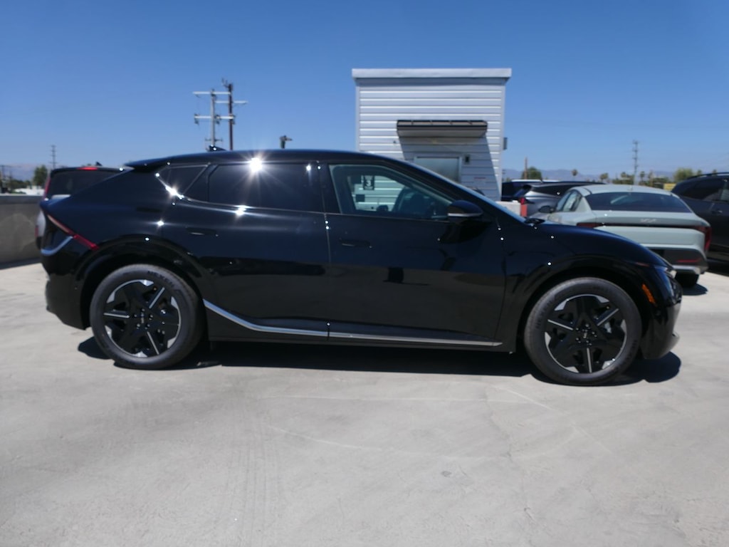 New 2025 Kia EV6 Wind SUV