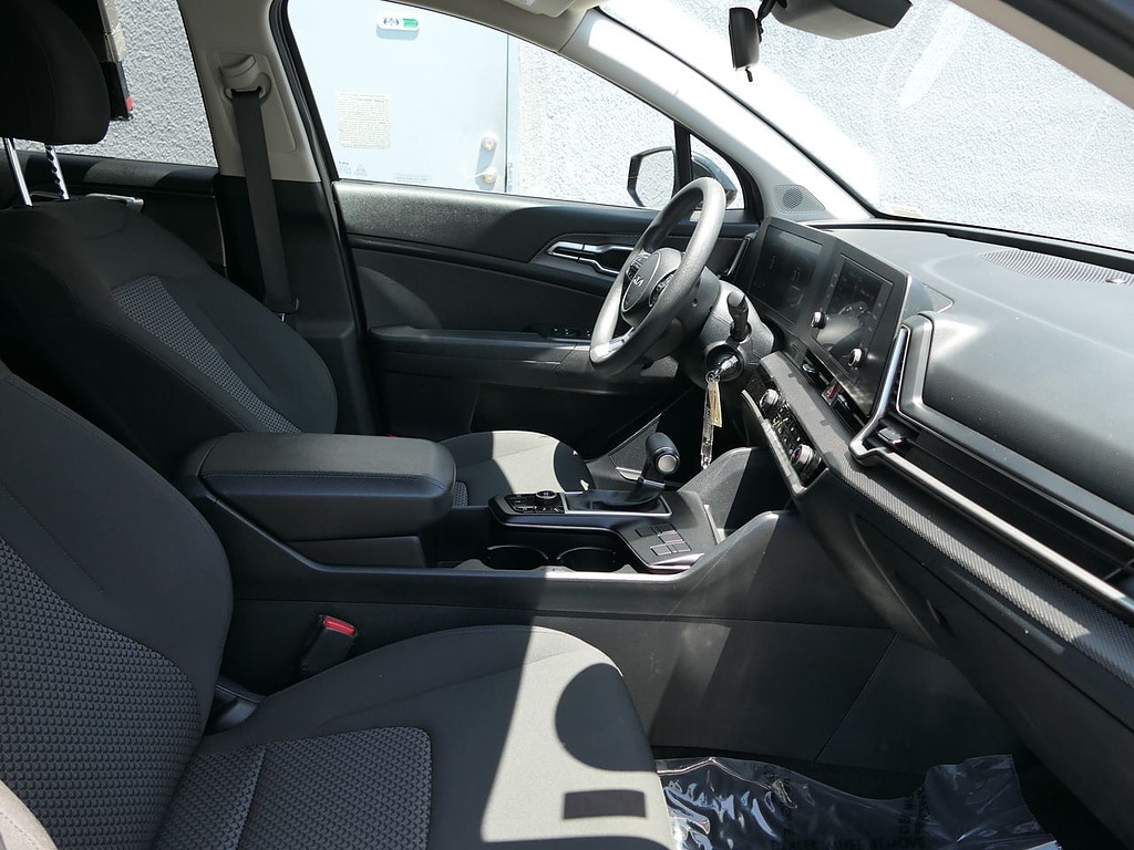 2025 Kia Sportage LX - Photo 26