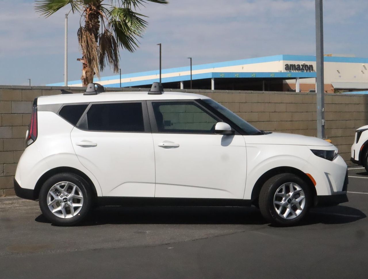 2025 Kia Soul S photo 2