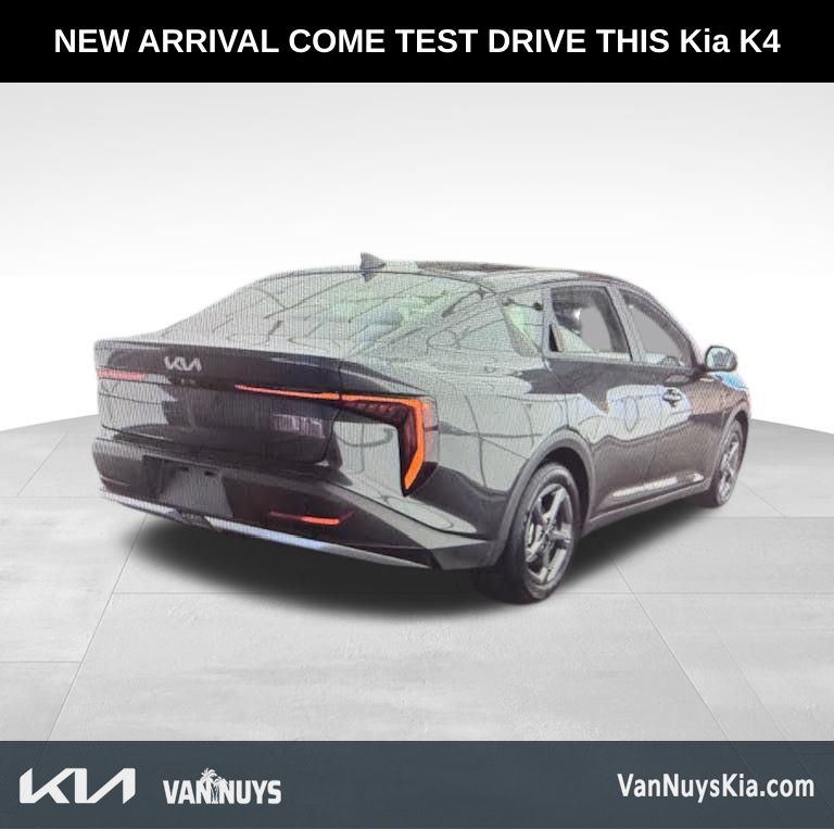 2025 Kia K4 LXS photo 2