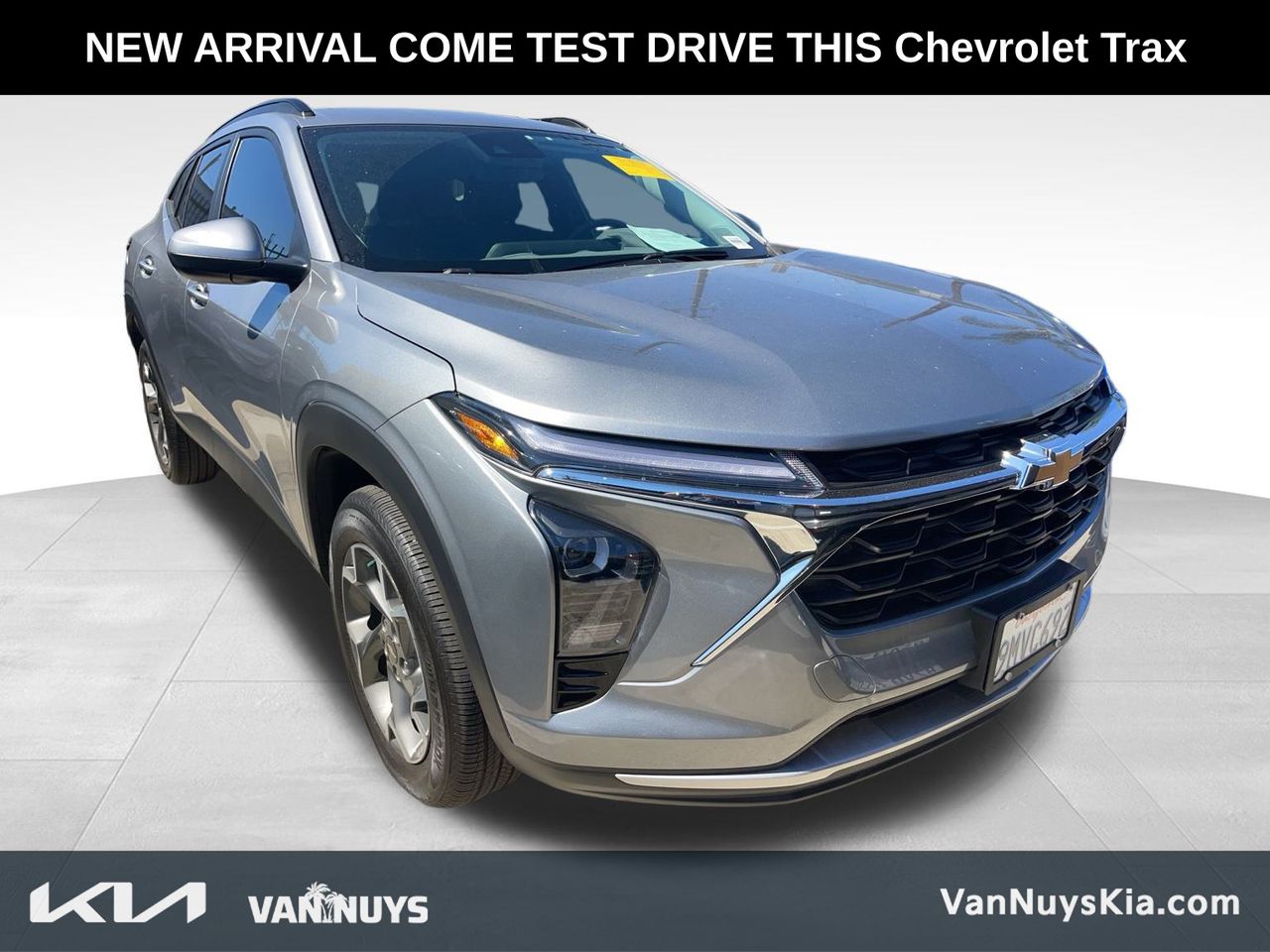 2025 Chevrolet Trax LT photo 2
