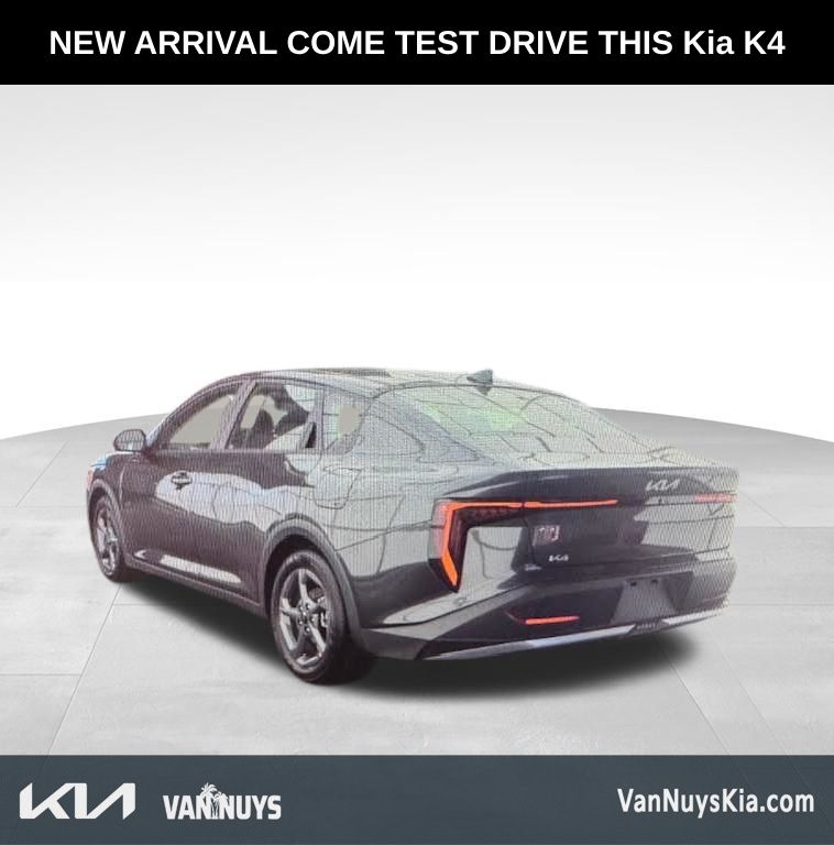 2025 Kia K4 LXS photo 3
