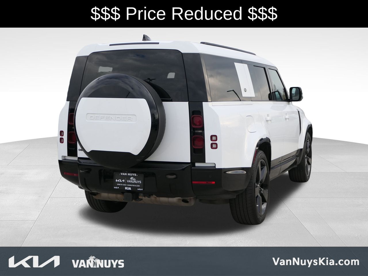 2024 Land Rover Defender 130 X-Dynamic SE photo 2