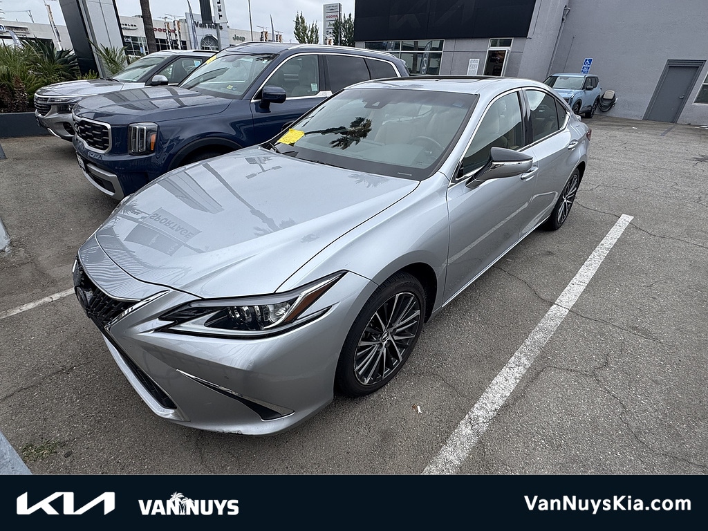 Used 2023 Lexus ES 300h Sedan