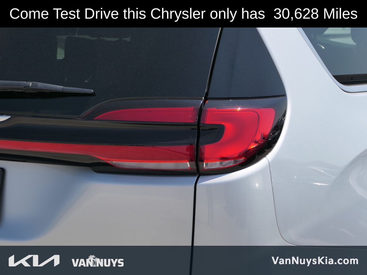 2023 Chrysler Pacifica Hybrid Pinnacle photo 4