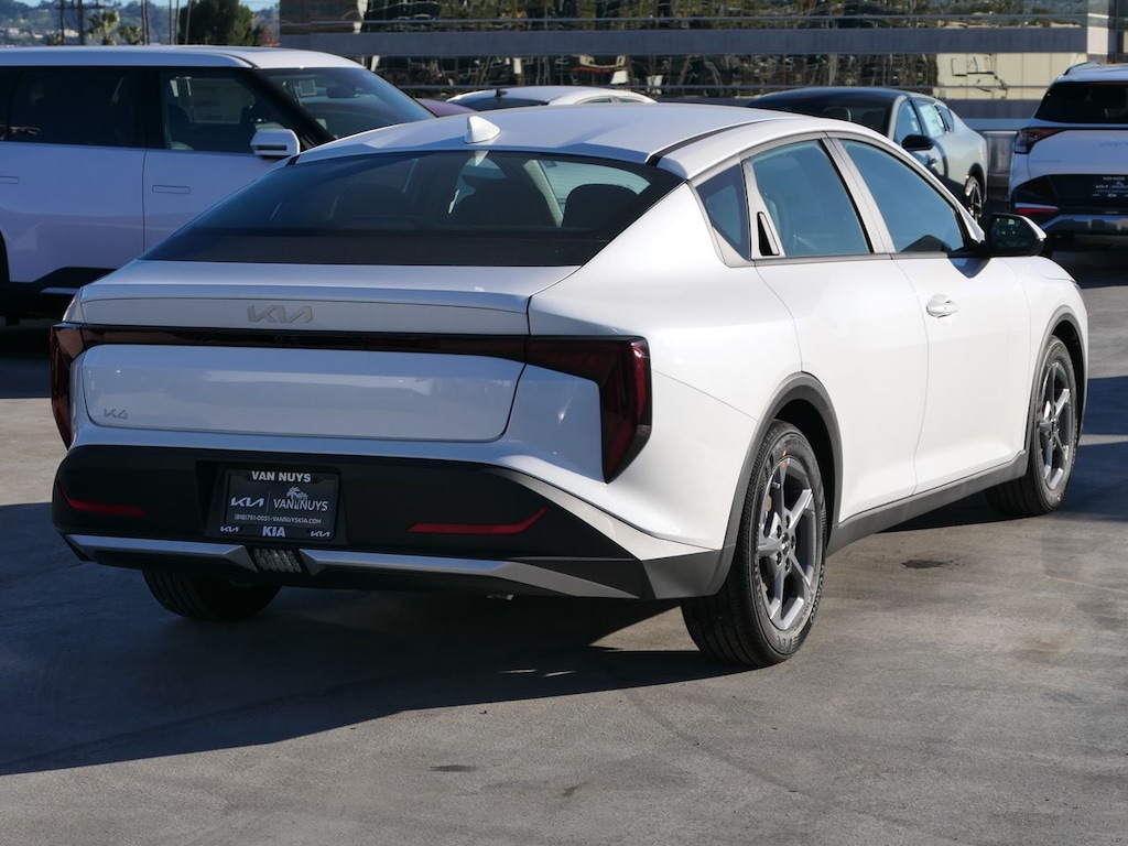 New 2025 Kia K4 LXS Sedan