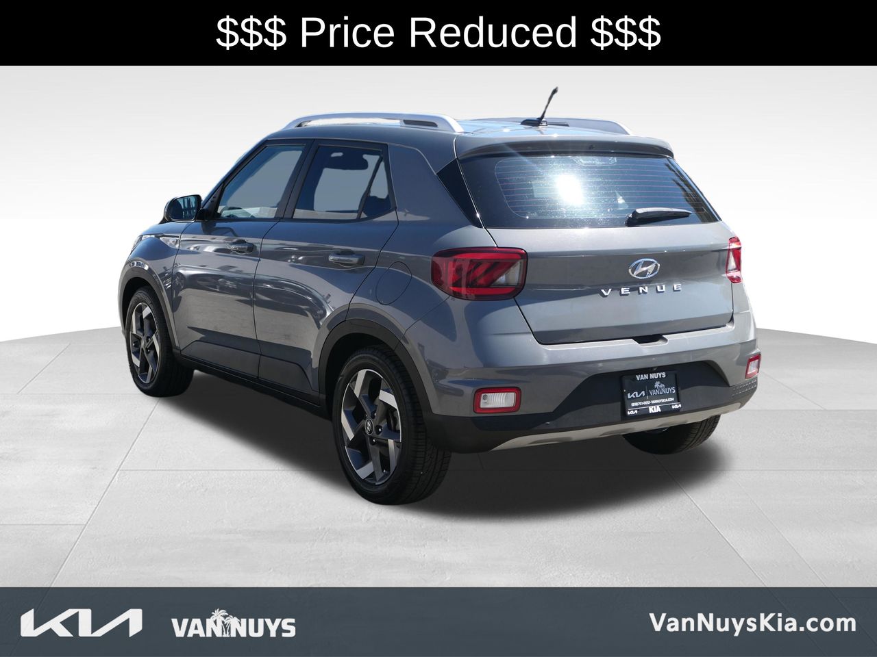 2023 Hyundai Venue SEL photo 5