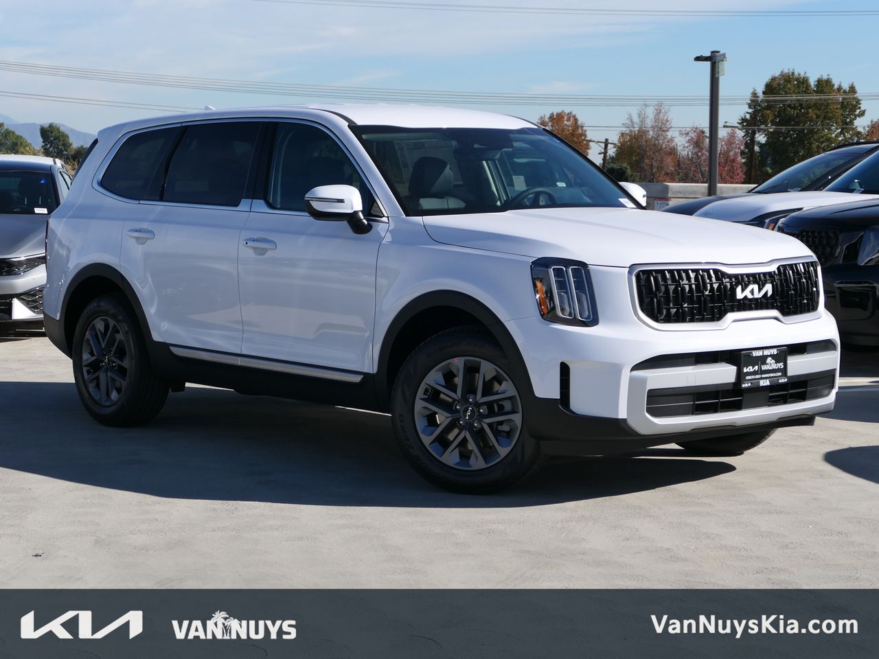 2025 Kia Telluride LX's photo