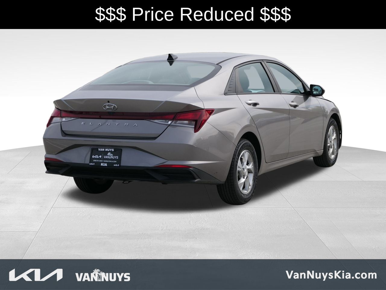 2023 Hyundai Elantra SE photo 2