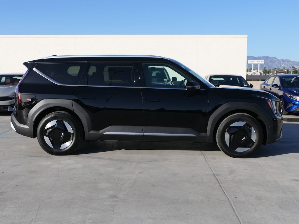 New 2026 Kia EV9 Wind SUV