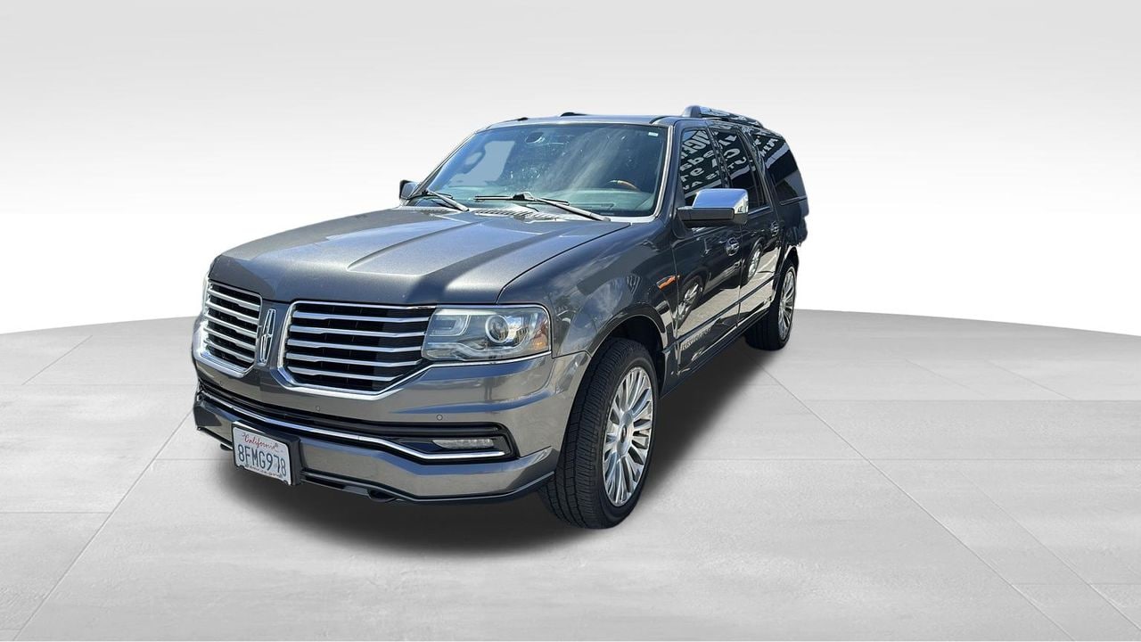 2016 Lincoln Navigator L Select photo 3