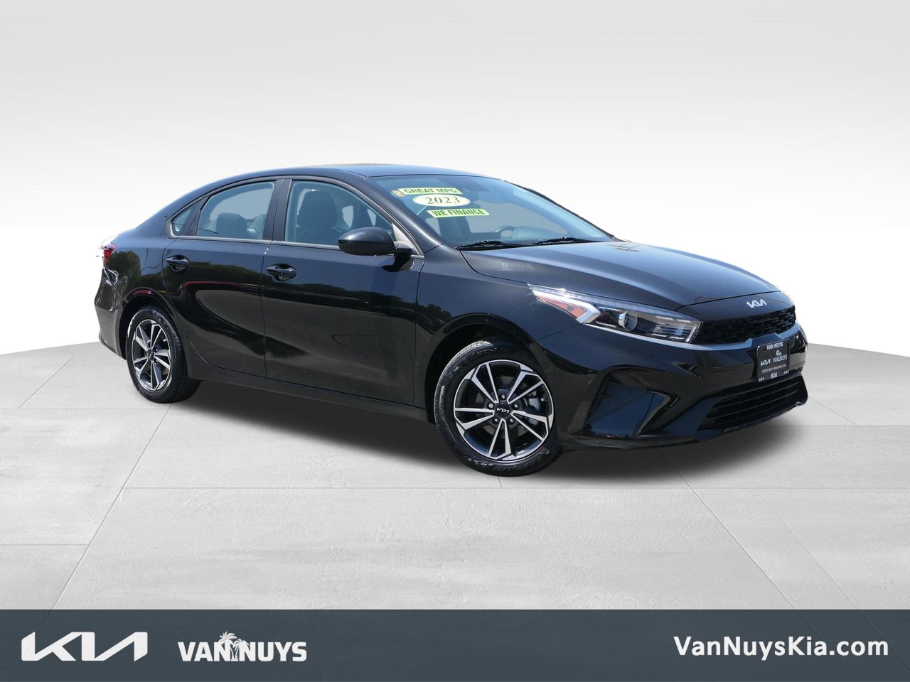 2023 Kia Forte LXS AT's photo