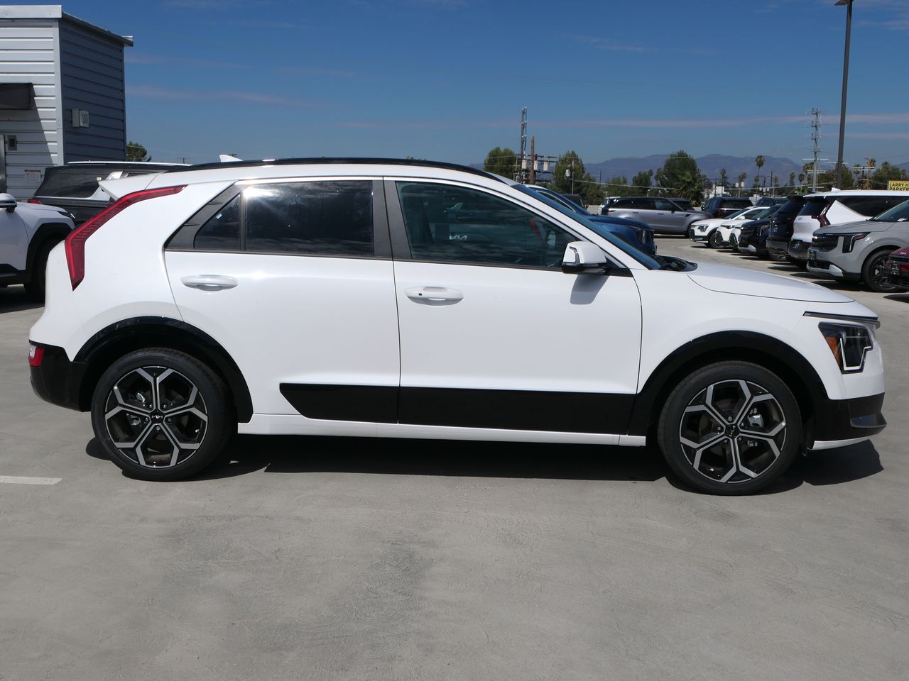 2025 Kia Niro EX Touring photo 2