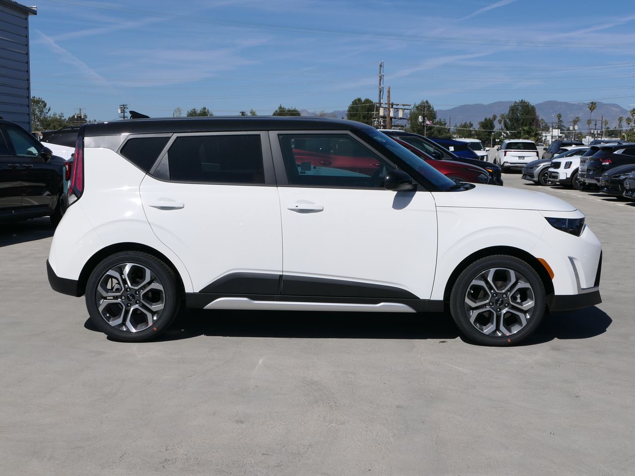 2025 Kia Soul EX photo 2