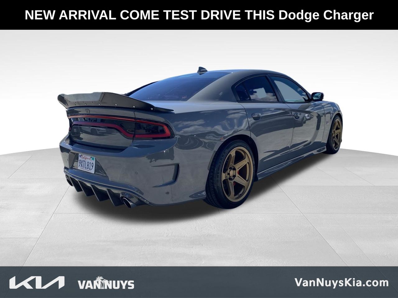 2017 Dodge Charger R/T Scat Pack photo 2