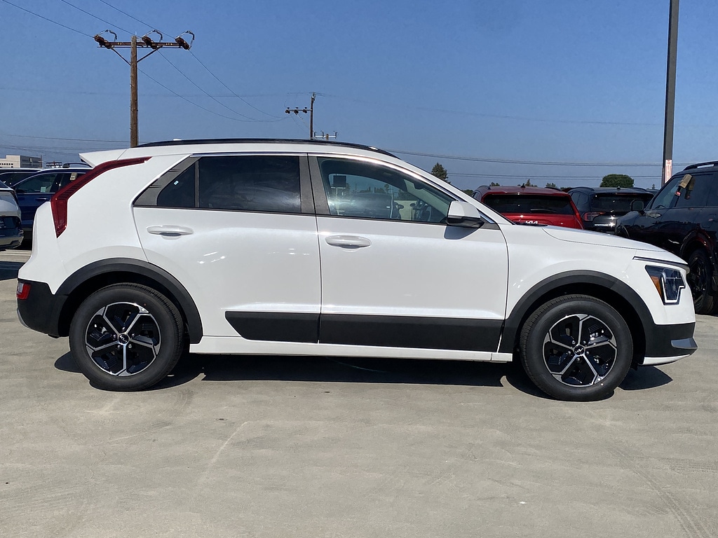 New 2026 Kia Niro LX