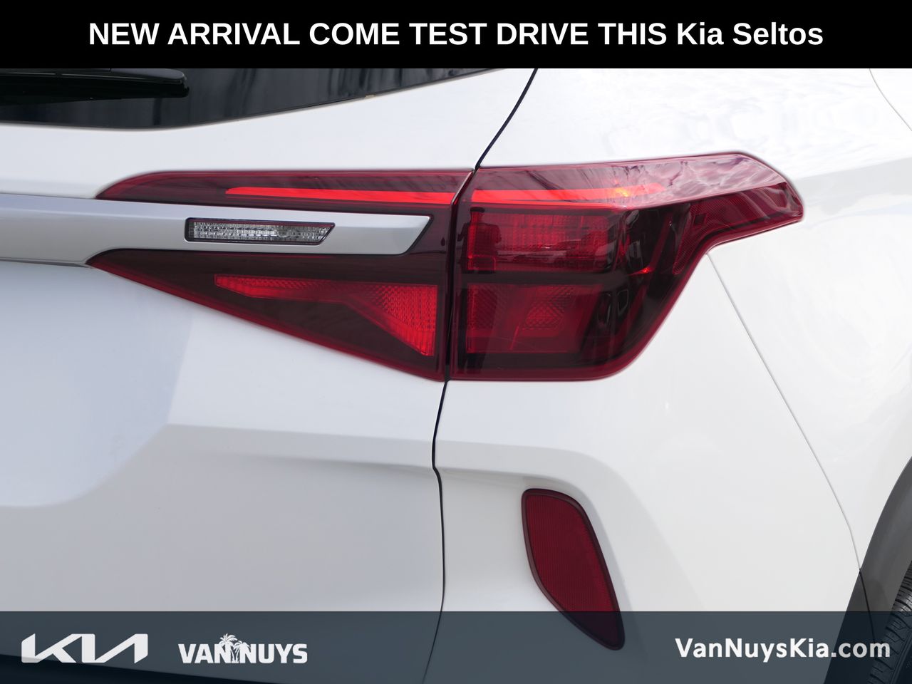 2023 Kia Seltos LX photo 2