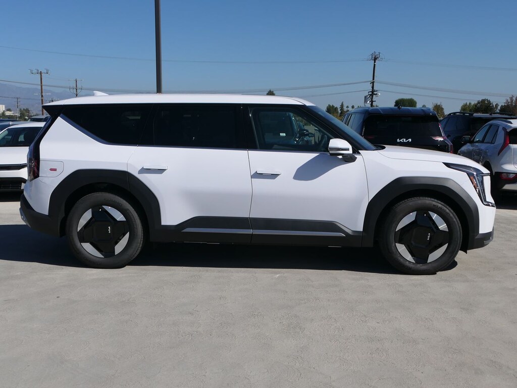 New 2026 Kia EV9 Light Long Range SUV