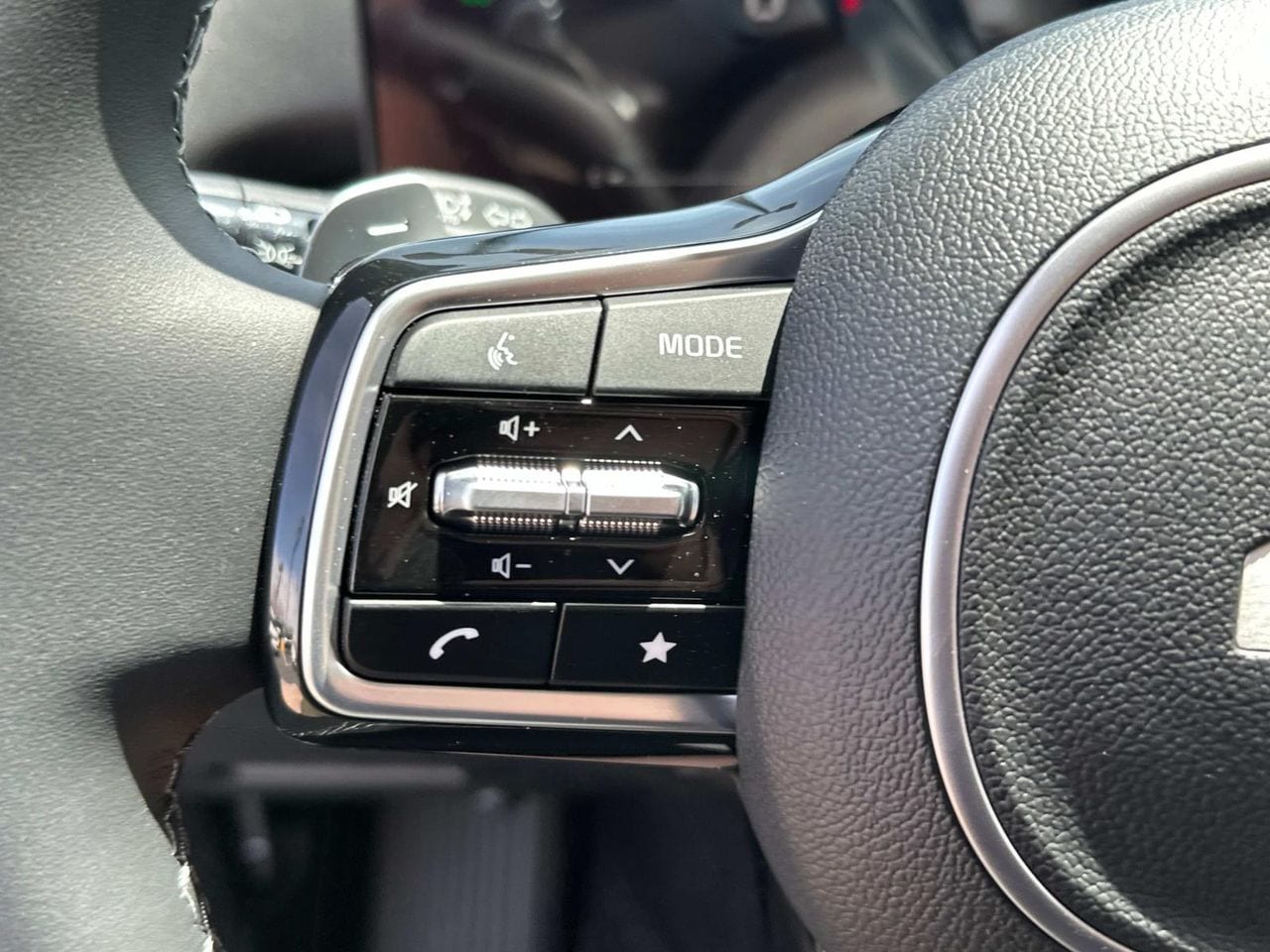 2025 Kia Sorento EX Hybrid - Photo 16