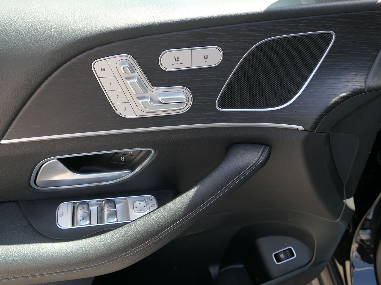 2025 Mercedes-Benz GLE GLE450 - Photo 12