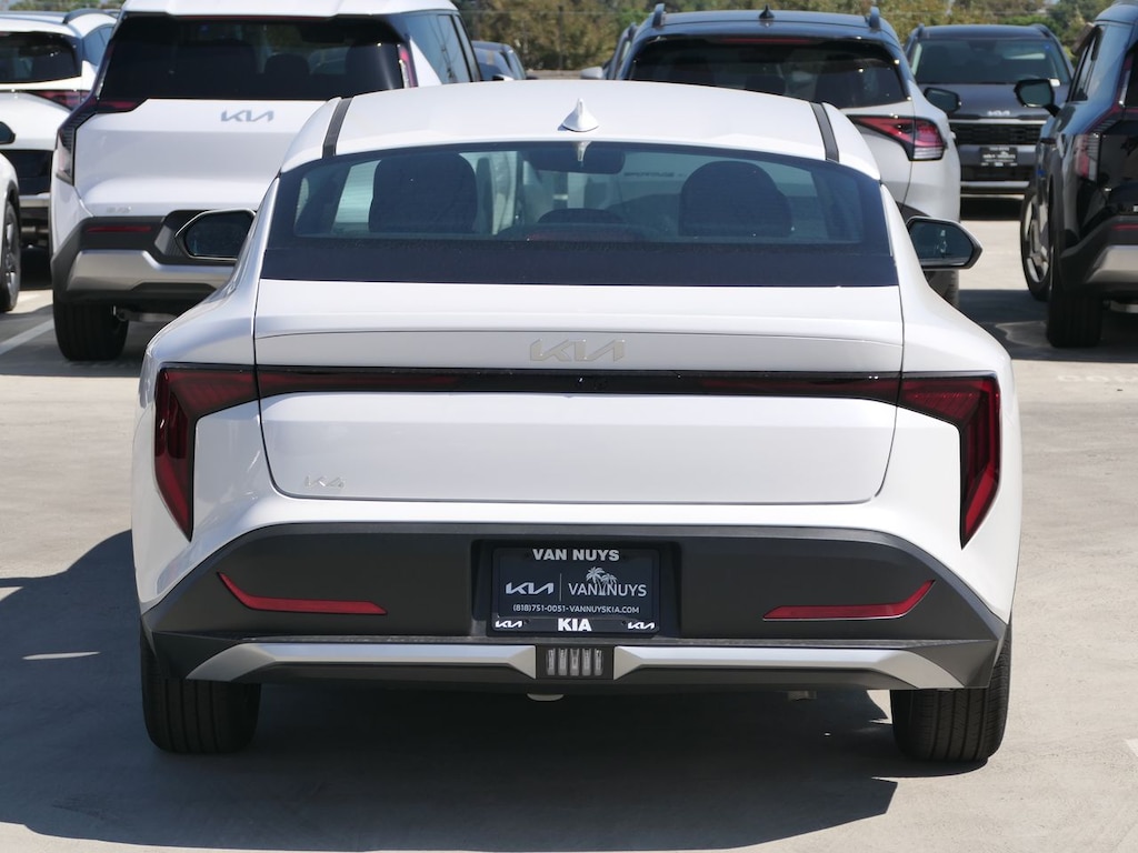 New 2025 Kia K4 LXS Sedan