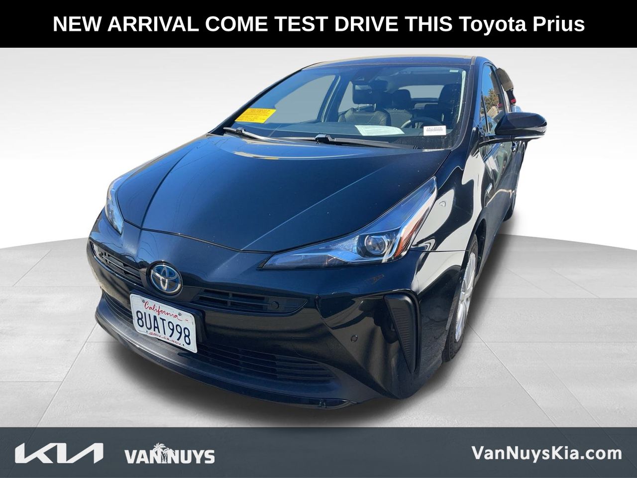 2020 Toyota Prius LE photo 2