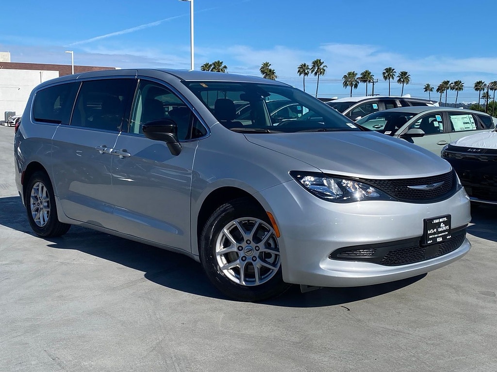 2024 Chrysler Voyager