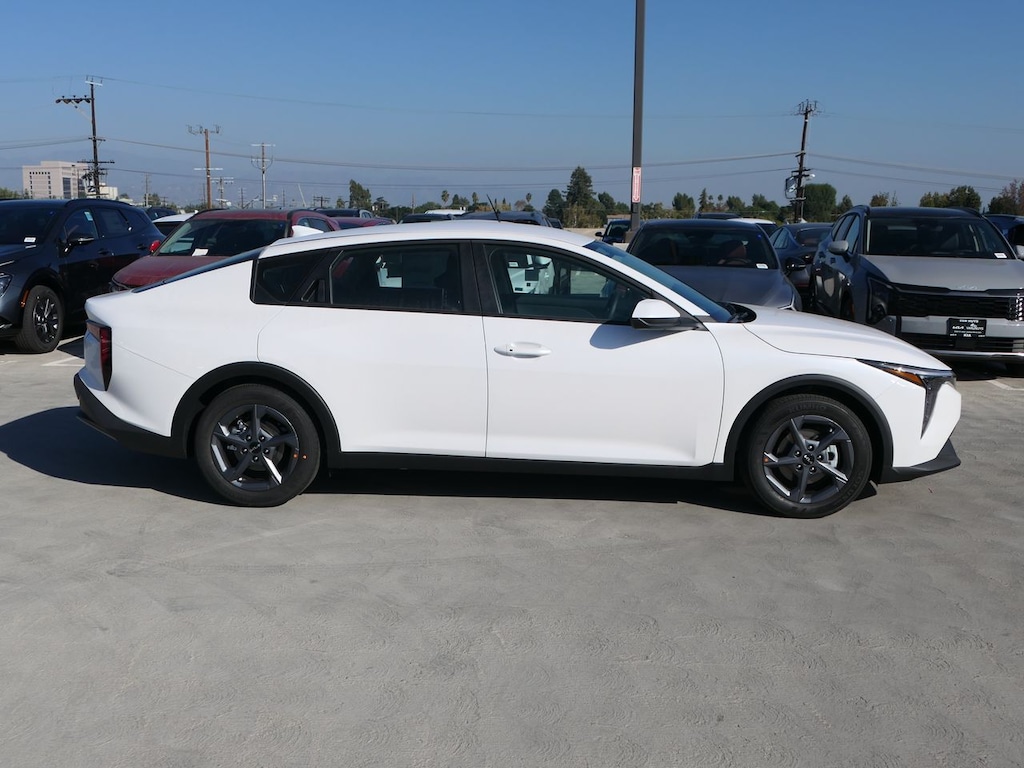 New 2025 Kia K4 LXS Sedan
