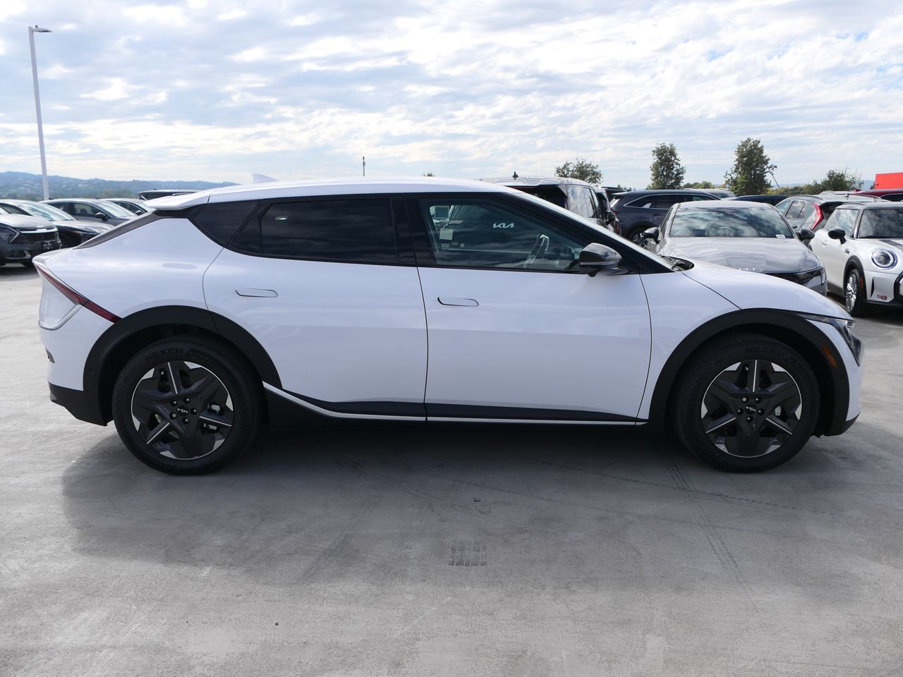 2025 Kia EV6 Light photo 2
