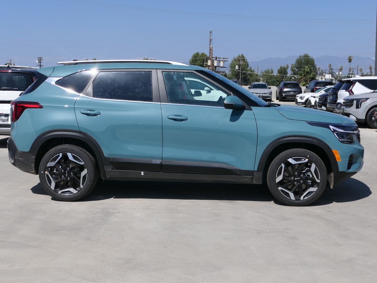 2026 Kia Seltos SX photo 2