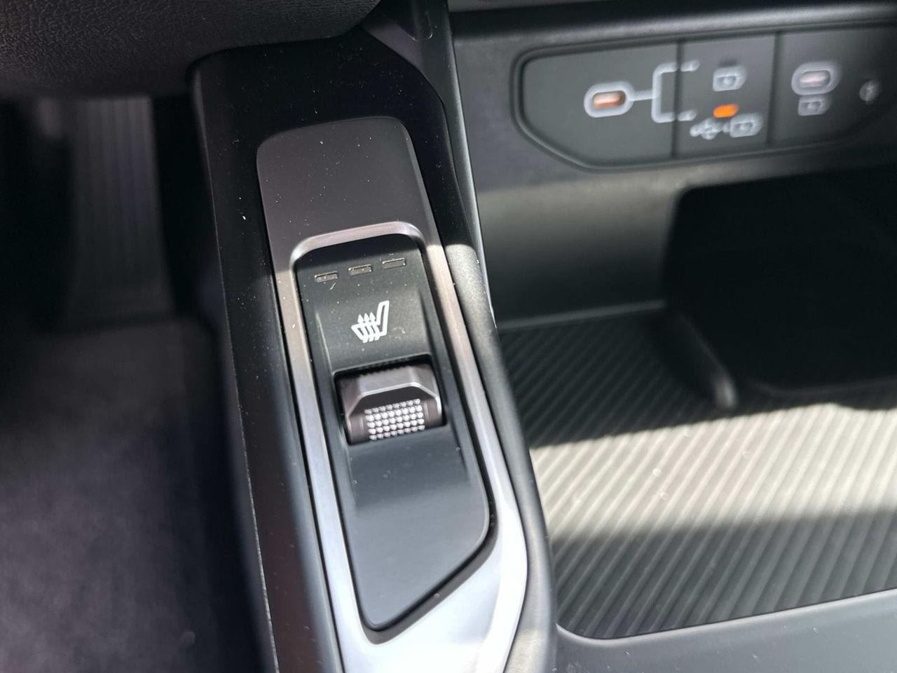 2025 Kia Sorento EX Hybrid - Photo 22