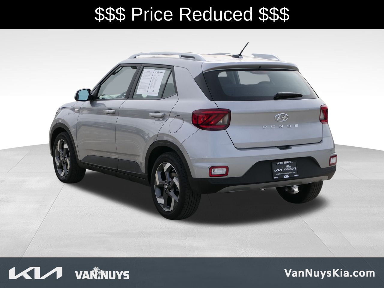 2025 Hyundai Venue SEL photo 5