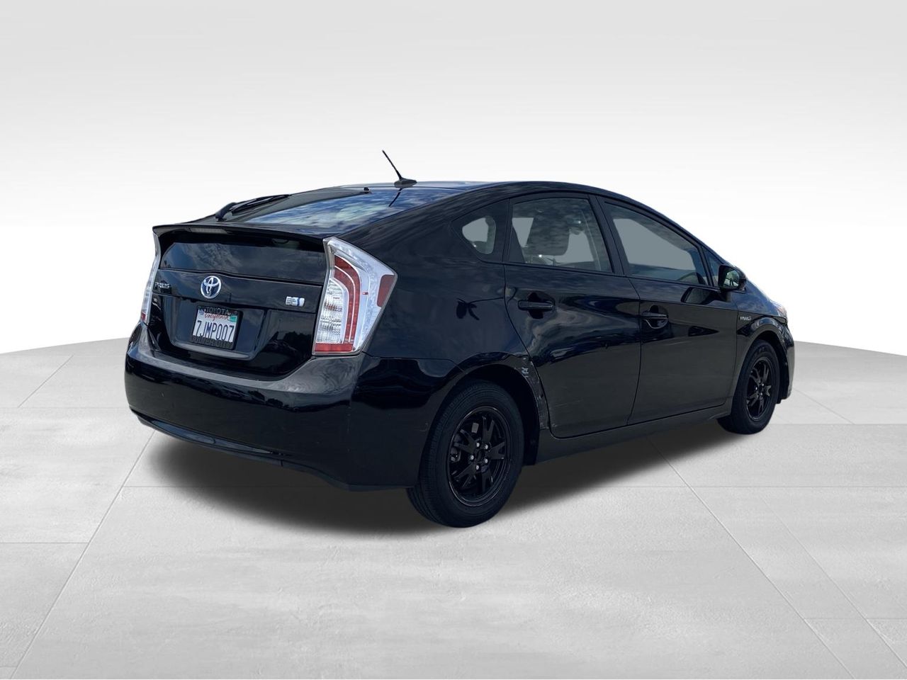 2015 Toyota Prius Three photo 2