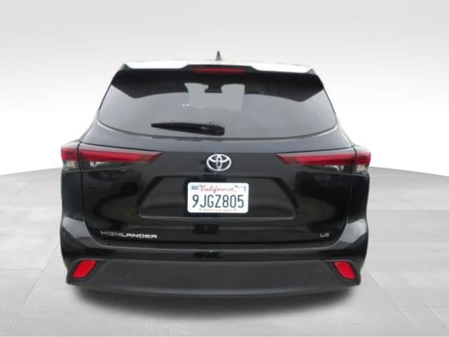 2024 Toyota Highlander LE photo 4
