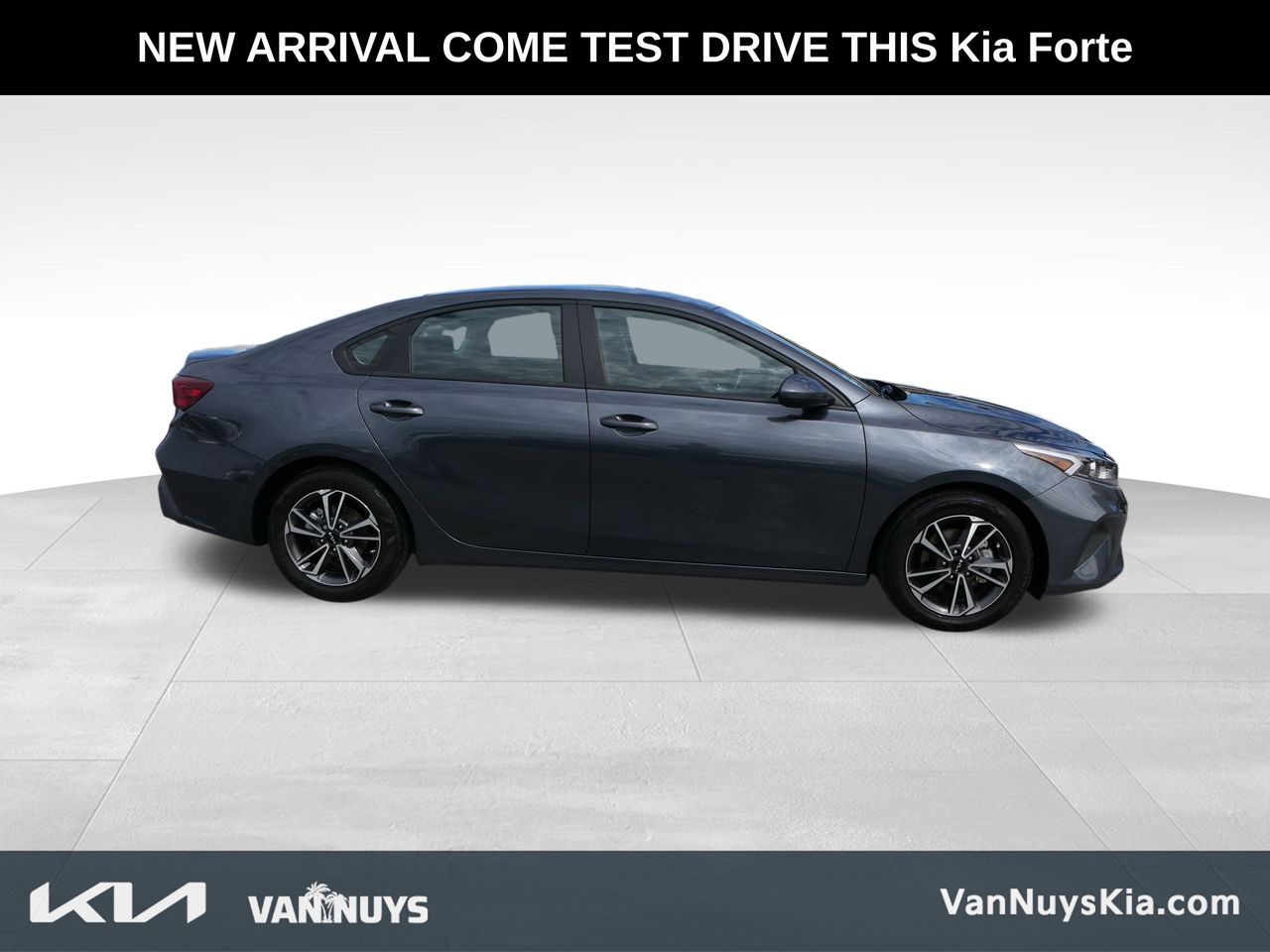 2023 Kia Forte LXS photo 2