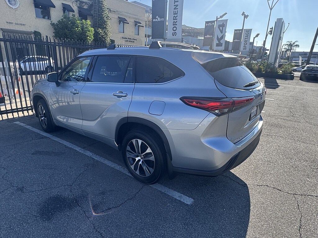 Used 2021 Toyota Highlander XLE SUV
