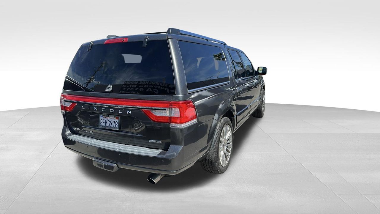 2016 Lincoln Navigator L Select photo 2