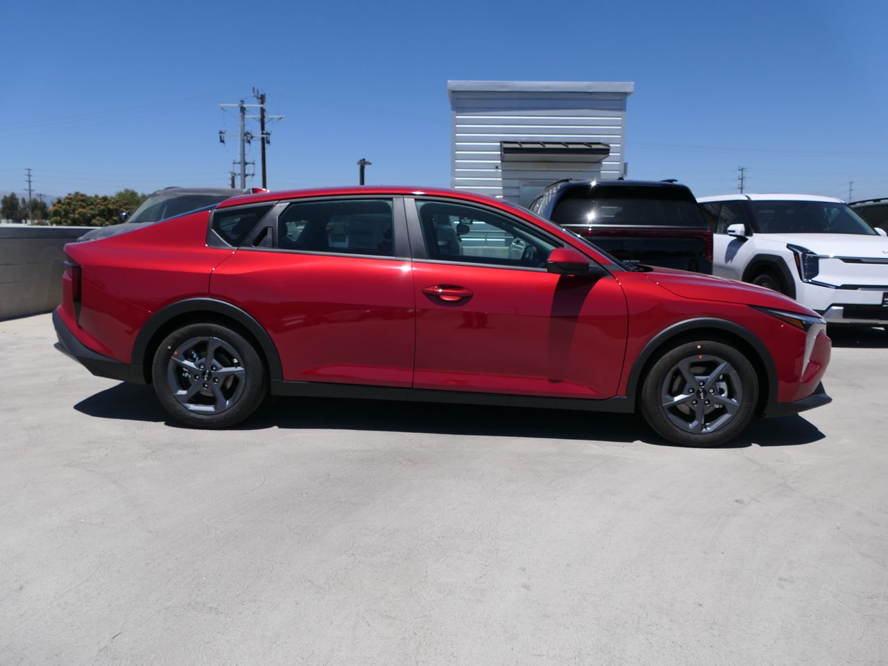 2025 Kia K4 LXS photo 2