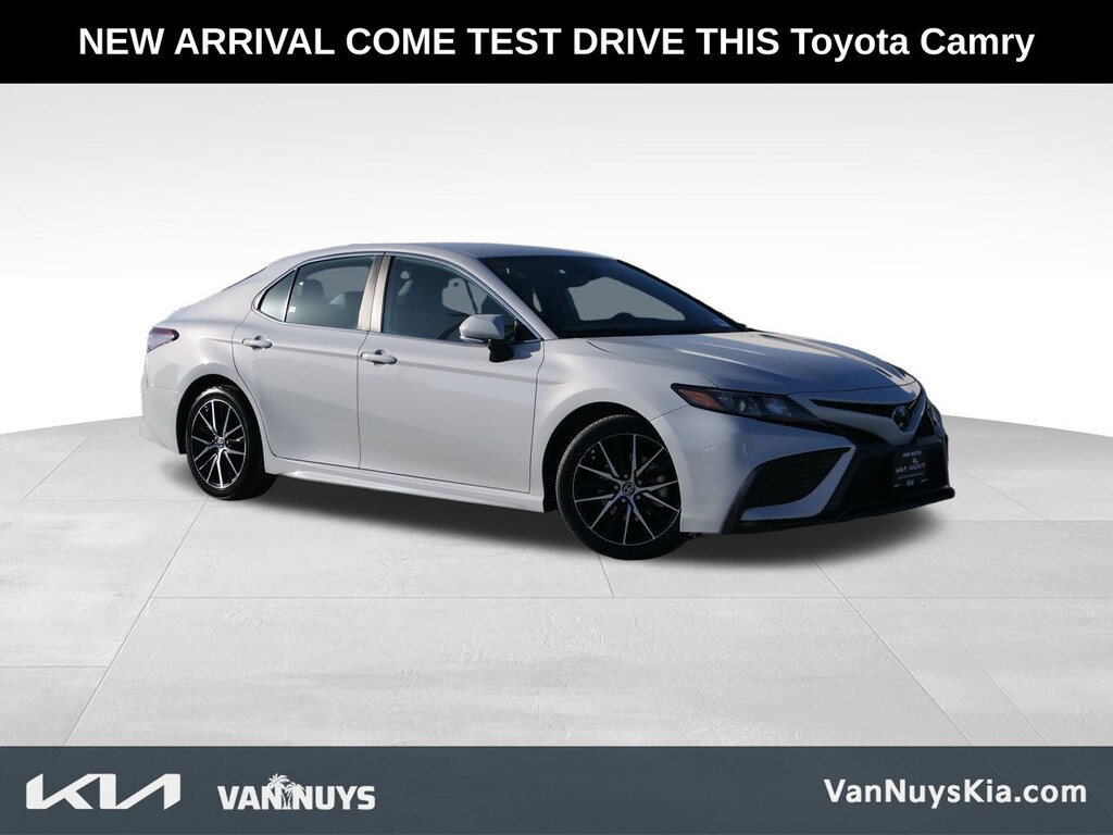 Used 2023 Toyota Camry SE Sedan