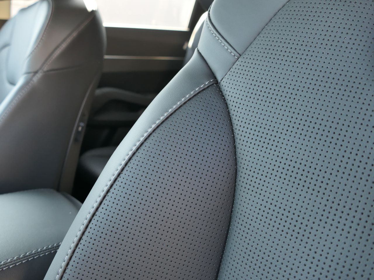 2026 Kia Sorento EX - Photo 11