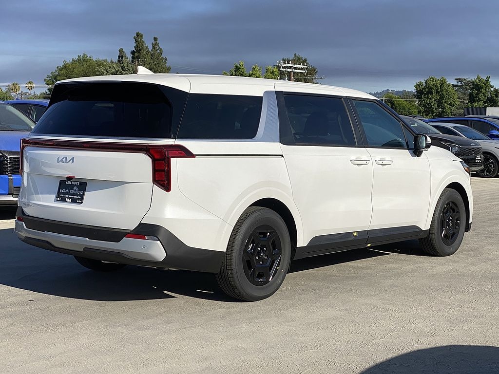 New 2026 Kia Carnival LXS Minivan/Van