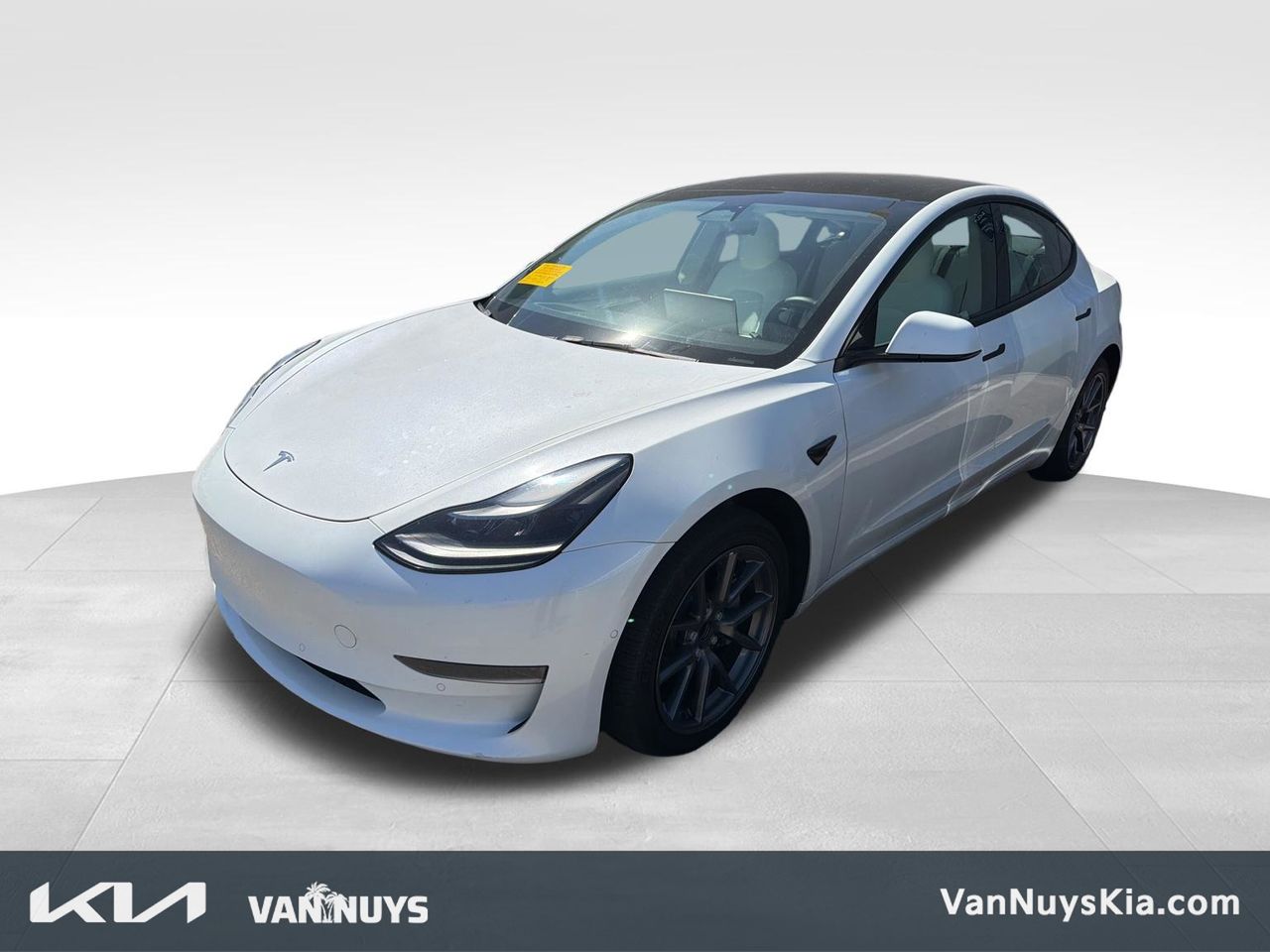 2022 Tesla Model 3 Standard Range Plus's photo