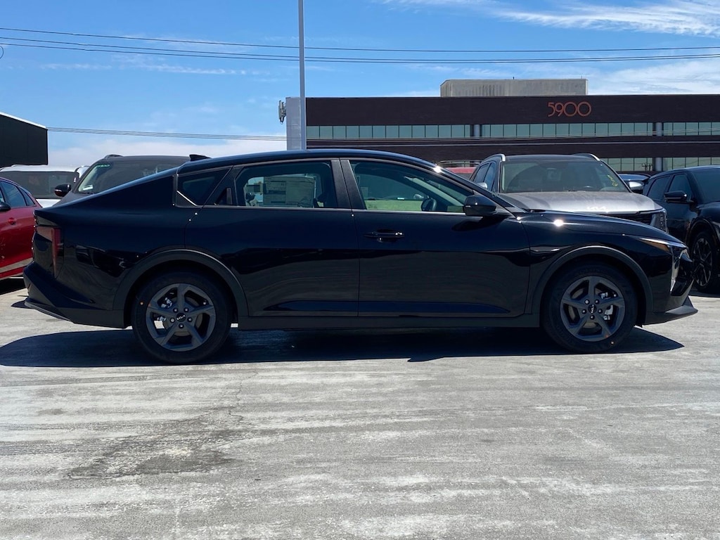 New 2026 Kia K4 LXS Sedan