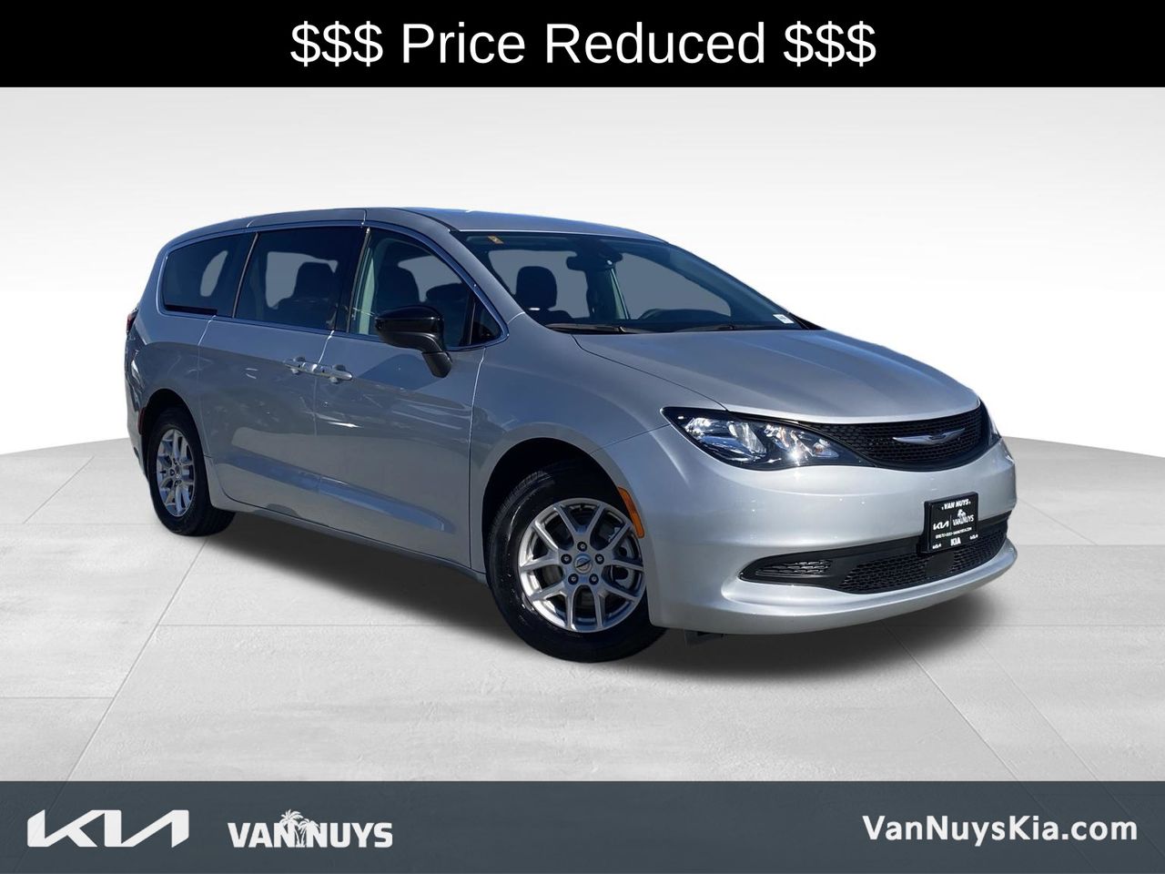 2024 Chrysler Voyager LX's photo